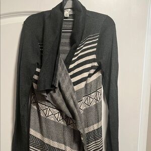 Black and White Patterned Women's Sweater